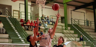U19 Civitus Allianz Vicenza gioca alla pari col Petrarca Padova davanti ad un buon pubblico: 70-73 il risultato finale U19 Civitus Allianz Vicenza in un'azione di gioco col Petrarca Padova