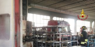Bassano Del Grappa, incendio in una carrozzeria di mezzi pesanti: danneggiato un camion bassano del grappa incendio carrozzeria