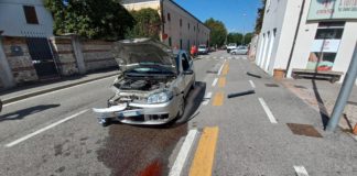 Dueville, sbanda e si schianta contro una palazzina del centro: illeso conducente dell’auto auto si schianta