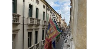 Bandiere a mezz’asta a Palazzo Trissino per la scomparsa della regina Elisabetta