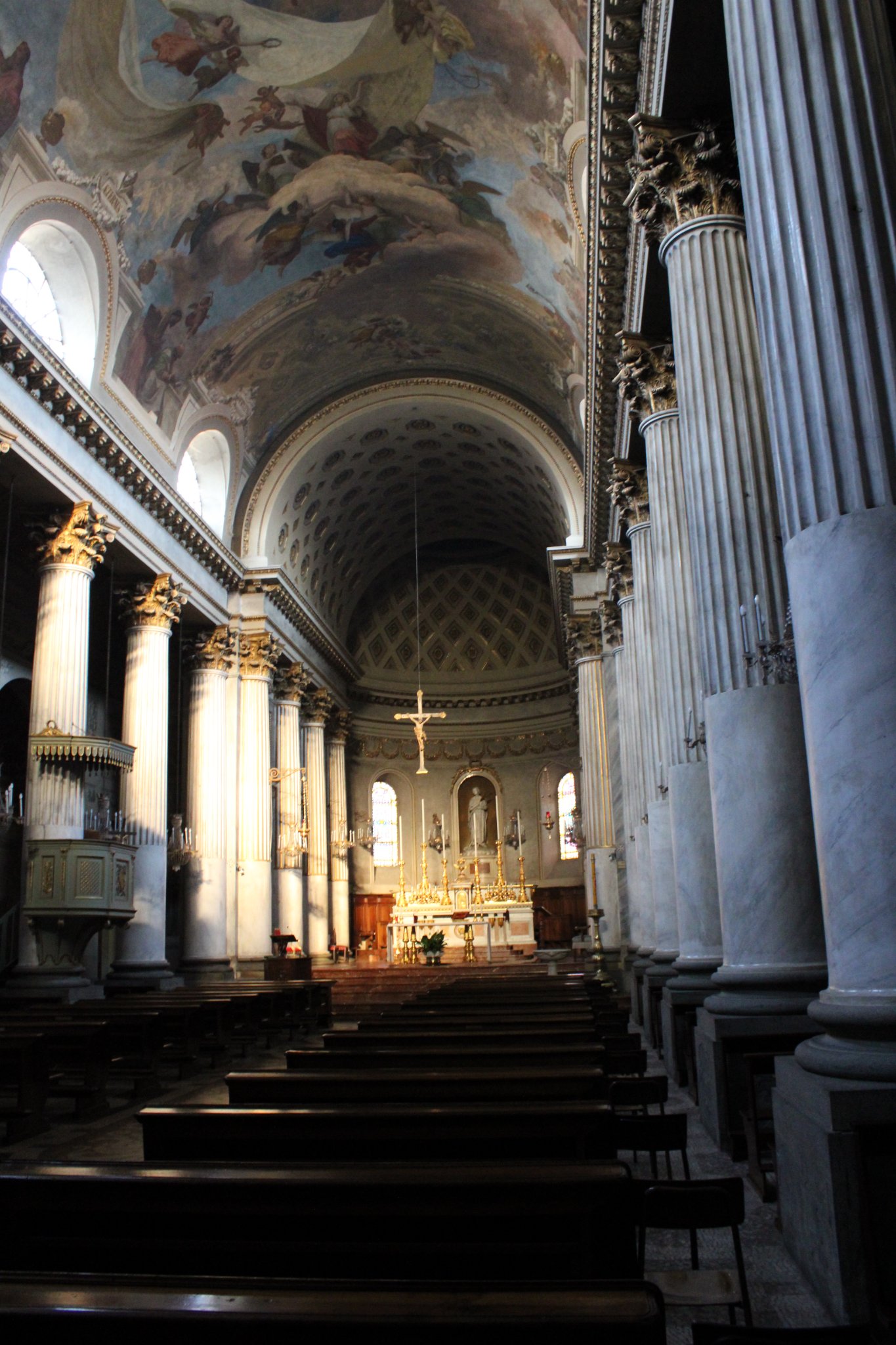 interno collegiata di sant'agata santhià