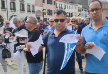 Caro bollette in Veneto. A Mestre le strappano in piazza. Codacons lancia lo “sciopero” dei pagamenti caro bollette in Veneto