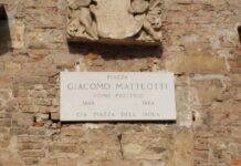 Giacomo Matteotti, ucciso dai fascisti 102 anni fa: le celebrazioni a Vicenza Piazza Giacomo Matteotti a Vicenza con la targa Uomo politico