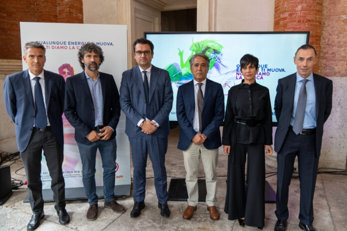 Agsm Aim Smart Solutions e mobilità elettrica, da sx Casali, Tommasi, Rucco, Conte, Biondani e Quaglino