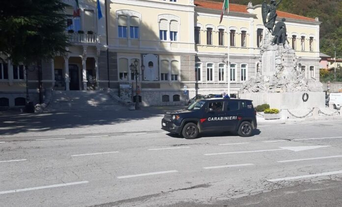 Un 47enne straniero di 47 Carabinieri di Arsiero anni, V. M., è stato arrestato oggi dai carabinieri ad Arsiero per maltrattamenti a moglie e ai 3 figli.