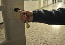 Carceri, La Russa lancia nuovo appello: “Si pensi a mini-indultino entro Natale”