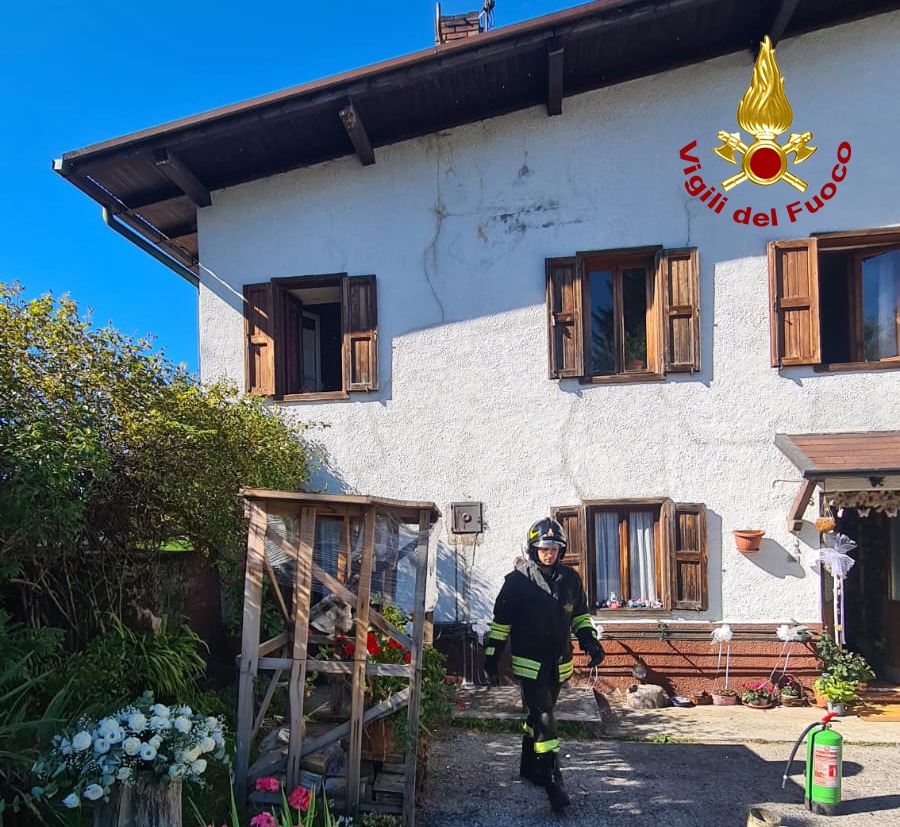 Casa salvata da Vigili del fuoco di Asiago a Cesuna