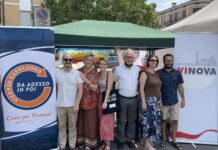 Da Adesso in Poi e ViNova rafforzano il percorso comune: “vogliamo riavvicinare i civici di csx per le amministrative di Vicenza del 2023 Da sx Sandro Pupillo (Da Adesso in Poi - DAP), Antonella e Margherita Valmorbida (Vinova) con la figlia, Ennio Tosetto (Vinova), Maria Albera (DAP), Giovanni Selmo (DAP)