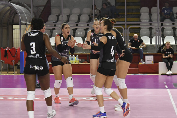 Esultanza Anthea Vicenza Volley (foto di Antonio Trogu)