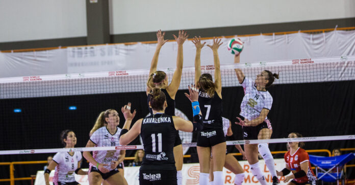 Anthea Vicenza Volley va a muro contro Ipag Sorelle Ramonda (foto Roberto Muliere RMSport 7)