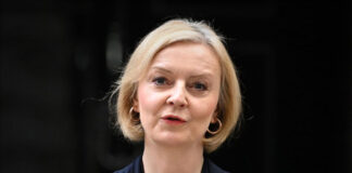 Liz Truss si dimette da premier britannica e da leader dei Conservatori Liz Truss
