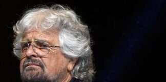 M5S, Grillo contro gli ‘Altri’: “Un giorno non infesteranno le istituzioni, basta pifferai”