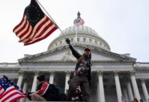 Negazionismo repubblicano: vittoria democratica alle elezioni di midterm in USA? Liz Cheney, parlamentare GOP: “Non si vota per chi non accetta i risultati” Negazionismo elezioni Usa, i dimostranti a Capitol Hill