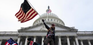 Negazionismo repubblicano: vittoria democratica alle elezioni di midterm in USA? Liz Cheney, parlamentare GOP: “Non si vota per chi non accetta i risultati” Negazionismo elezioni Usa, i dimostranti a Capitol Hill