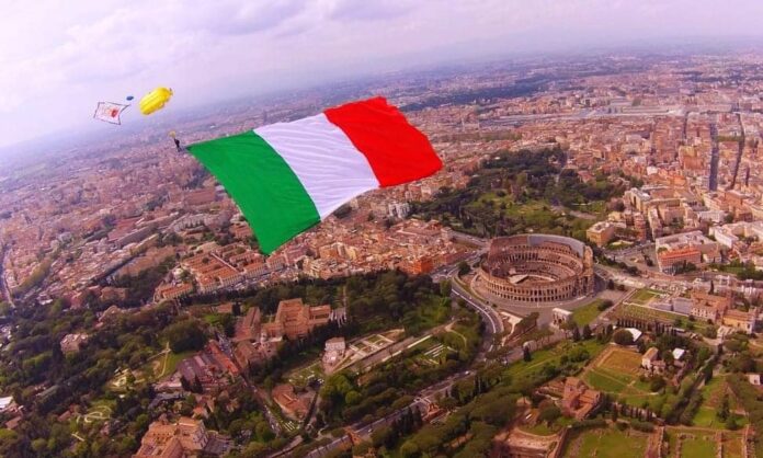 Paracadutati su Roma (foto da ParacadutismoRoma - FB)