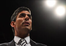 Rishi Sunak è il nuovo premier britannico, il terzo in due mesi: è più ricco della Casa Reale Rishi Sunak