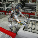 Tesla presenta il prototipo di robot umanoide generalista, Aduc: il mercato non capisce Tesla e il prototipo del robot Optimus