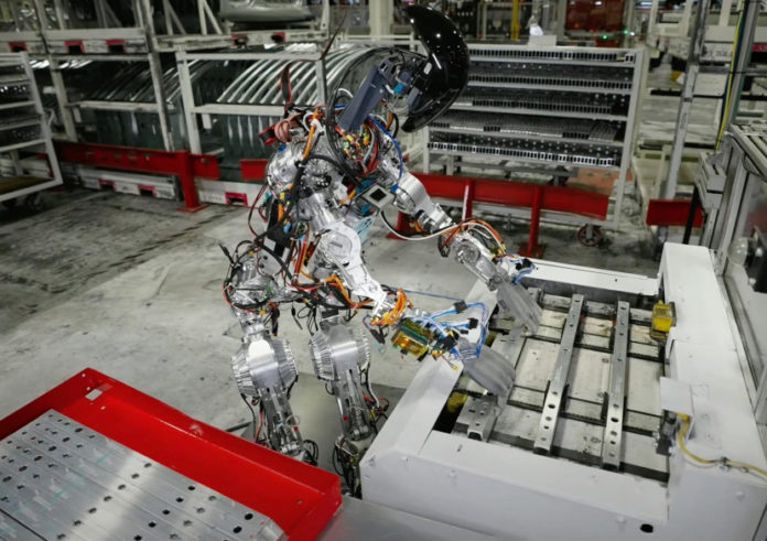 Tesla e il prototipo del robot Optimus