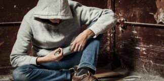 Genitore accompagna il figlio tossicodipendente dai Carabinieri di Bassano: sequestro di ecstasy e marijuana Tossicodipendente (foto di archivio)