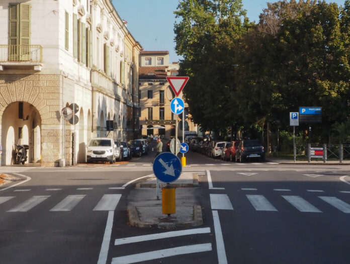 Viale Eretenio (FOTO COLORFOTO-FRANCESCO DALLA POZZA per Vipiu)