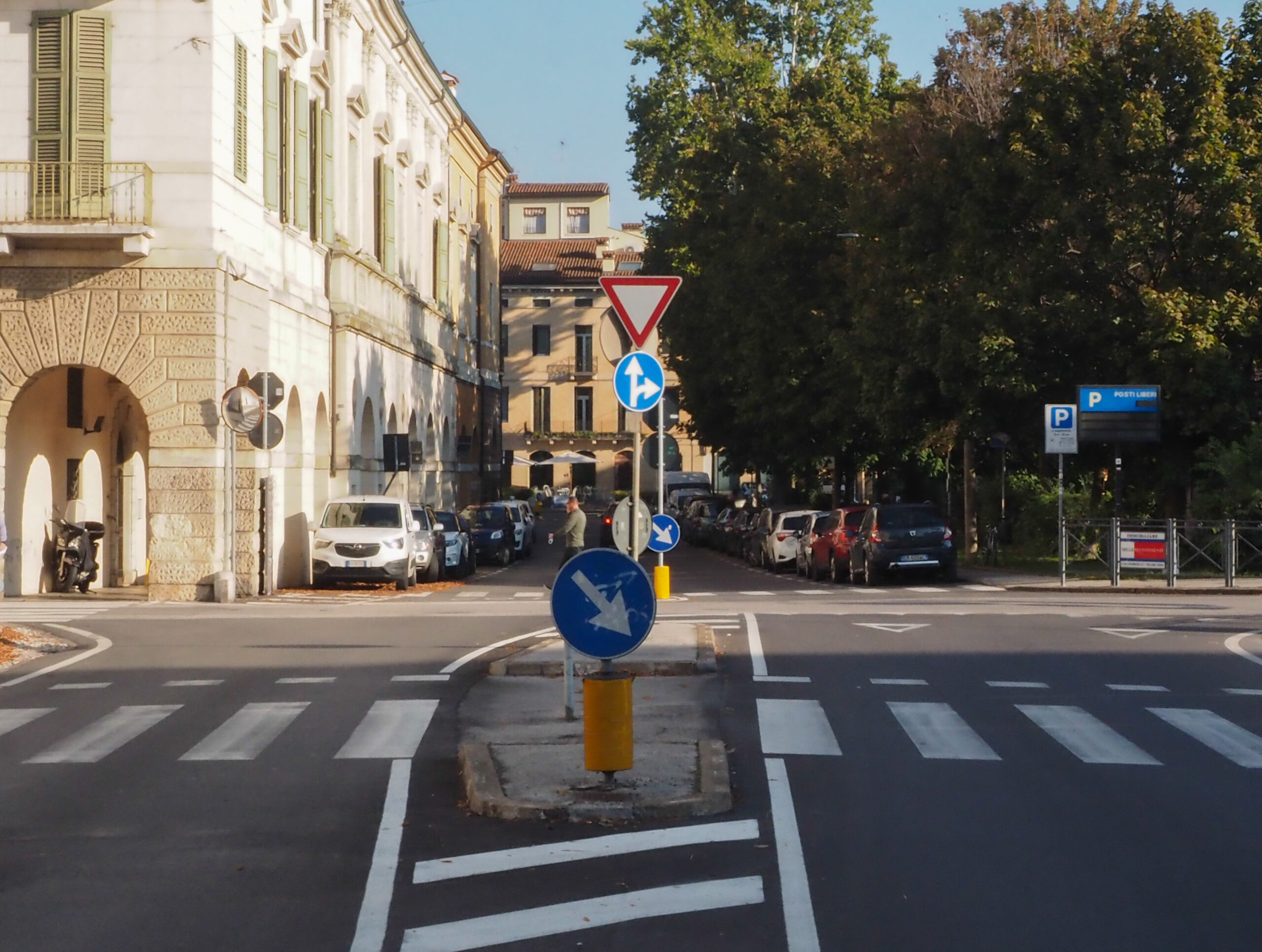 Viale Eretenio (FOTO COLORFOTO-FRANCESCO DALLA POZZA per Vipiu) Viale Eretenio (FOTO COLORFOTO-FRANCESCO DALLA POZZA per Vipiu)