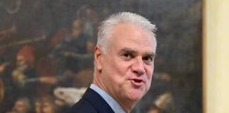 Zangrillo: “Ruolo infermieri fondamentale per dedizione e devozione”