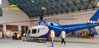 Voli panoramici sulla laguna senza autorizzazione: sequestrati due elicotteri voli panoramici