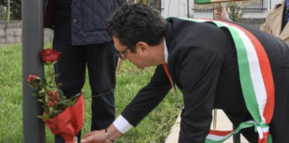Una rosa in memoria di Norma Cossetto, vittima delle foibe. Il gesto del sindaco di Vicenza Francesco Rucco una rosa