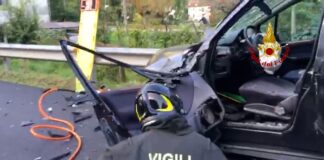 Incidente sulla Valsaguna a Carpané, scontro tra un furgone e due automobili: due donne ferite, una estratta dall’abitacolo dai vigili del fuoco Incidente Ss 47 Valsugana