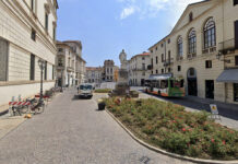 Vicenza, ladro di biciclette arrestato dalla Polizia in Piazza Castello: in manette un pregiudicato 34enne piazza castello vicenza ladro di biciclette Furto a negozio di furto e ricettazione