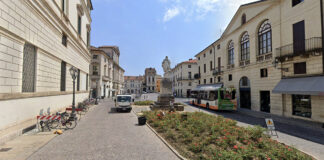 Vicenza, ladro di biciclette arrestato dalla Polizia in Piazza Castello: in manette un pregiudicato 34enne piazza castello vicenza ladro di biciclette Furto a negozio di furto e ricettazione