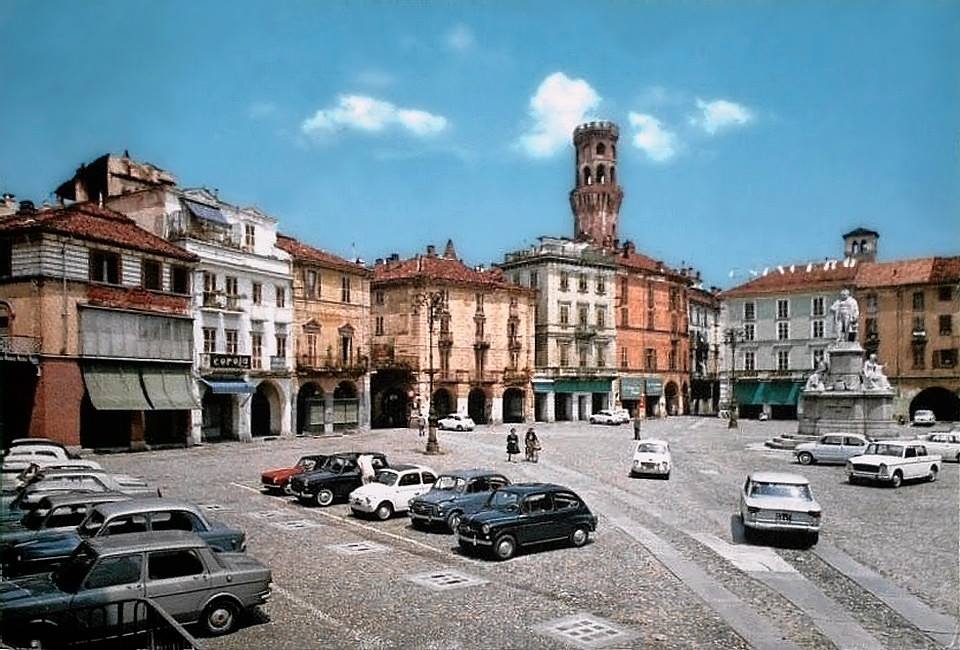 piazza cavour vercelli anni 70