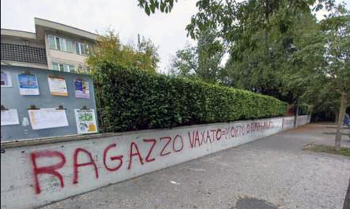 scritte no vax vicenza scuole ottobre 2022