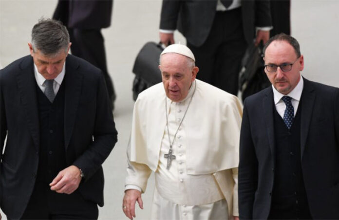 Papa Francesco con Massimiliano Strappetti, infermiere assistente personale sanitario