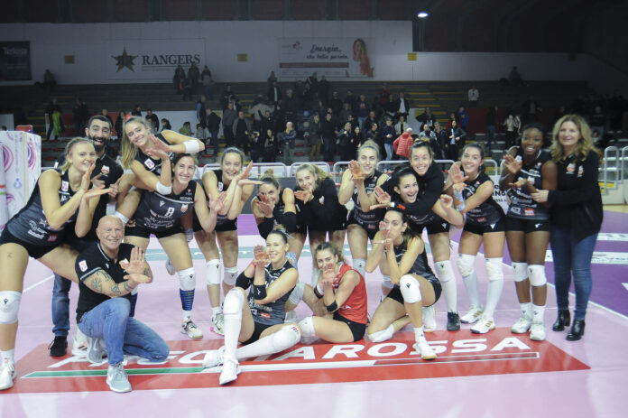 Anthea Vicenza Volley, l'esultanza dopo la vittoria col Messina