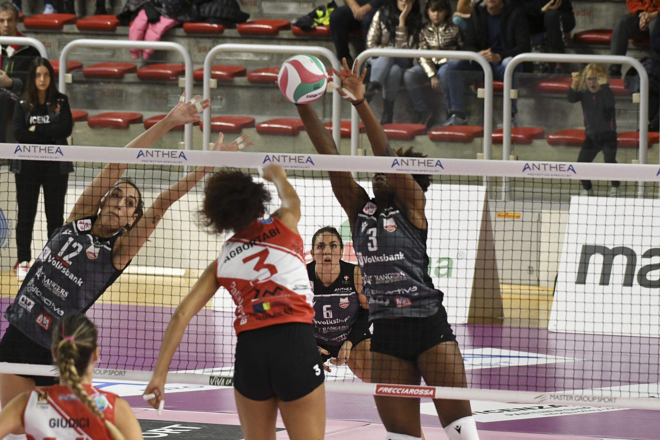 Anthea Vicenza Volley vittoriosa contro Perugia (foto di Antonio Trogu)