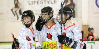 Mc Control Diavoli Vicenza: ricco bottino contro Monleale, 11-1 Centofante (Diavoli Vicenza) festeggiato dai compagni ((foto Vito De Romeo))