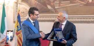 Al Capo della Polizia Lamberto Giannini la medaglia d’oro della Provincia di Vicenza alla Polizia di Stato capo della polizia