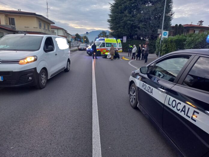 Polizia locale nordest vicentino soccorre donna investita a Thiene