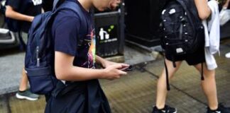 Scuola e stop cellulare in classe, esperto: “A 8-10 anni già tecnostressati”