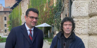 Steve Hackett a Vicenza, visita al TeatroOlimpico: la guida è il sindaco Francesco Rucco Steve Hackett Francesco Rucco