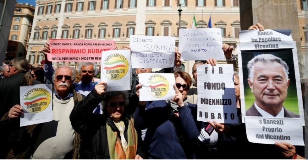 Una manifestazione a Roma dei risparmiatori traditi dalla banche risolte