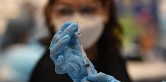 Vaccinazioni Covid, Italia ‘maglia nera’: nel 2023 solo 13% vaccinati