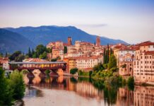 Bassano del Grappa, un borgo unico con il Ponte Vecchio, il centro storico e la nota grappa bassano del grappa bell'italia