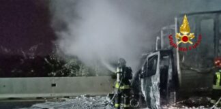 Furgone in fiamme sull’A4: illeso l’autista. Incendio spento dai vigili del fuoco furgone in fiamme sulla a4
