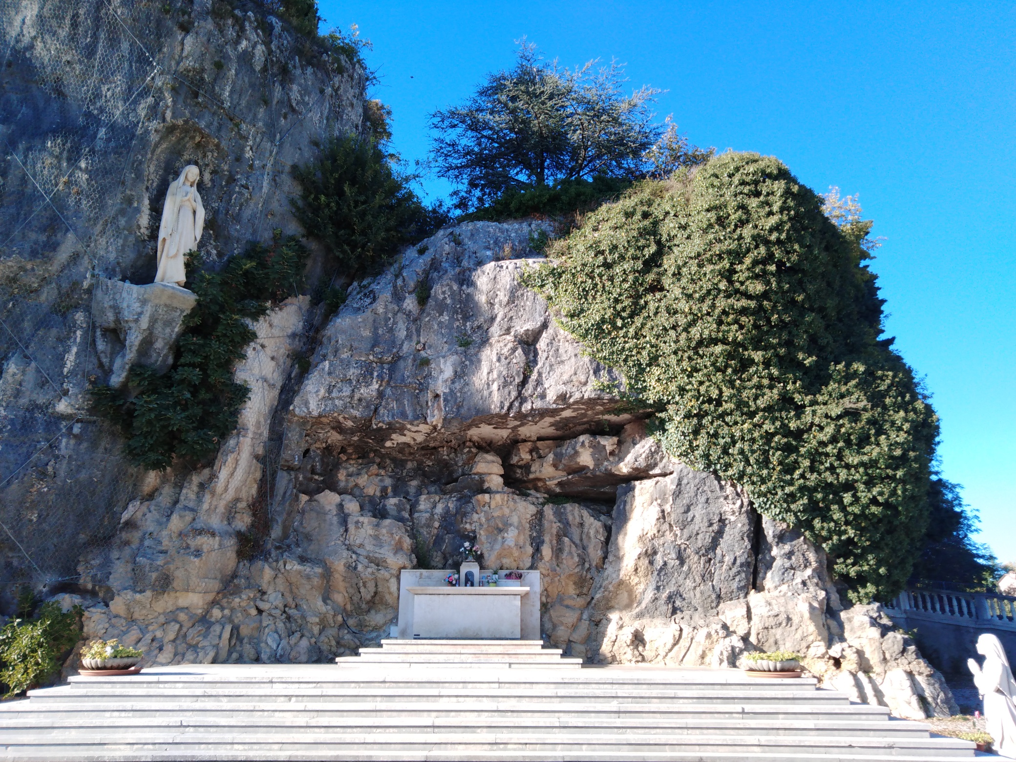 grotta lourdes trissino