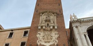 Vicenza, Torre Bissara di piazza dei Signori: conclusi i lavori di restauro dell’edicola superiore Torre Bissara:restauro concluso