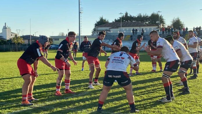 Paese - Rangers Rugby Vicenza in una touche (foto Fabio Avanzati)