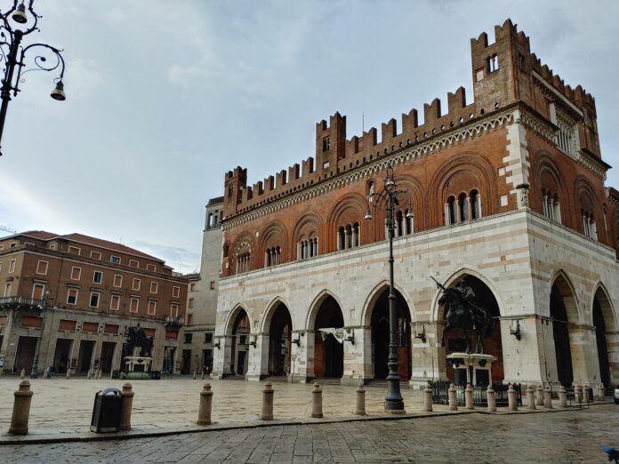 piacenza piazza cavalli