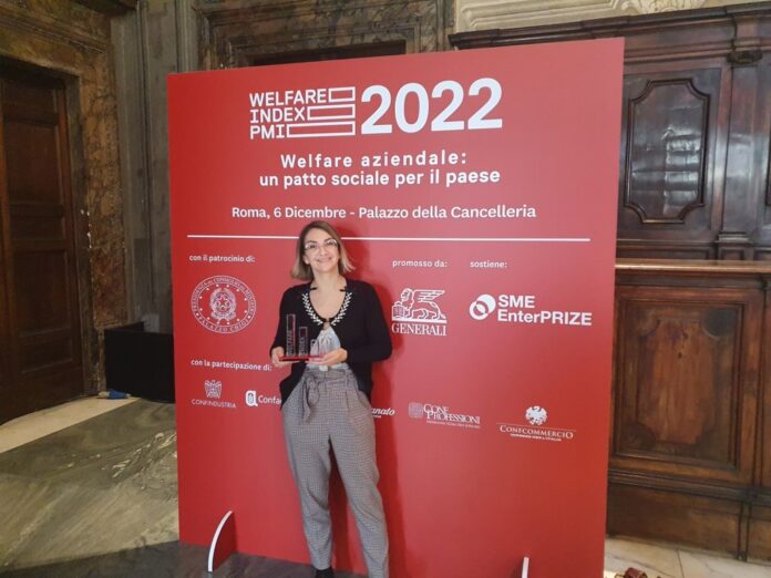 Sara Gonzo riceve il premio per Faccin Gonzo & Partners